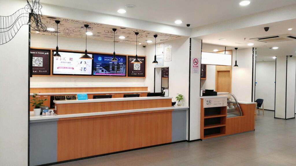 Шанхай: Hanting Hotel Shangnhai Xizang Bei Road Metro Station