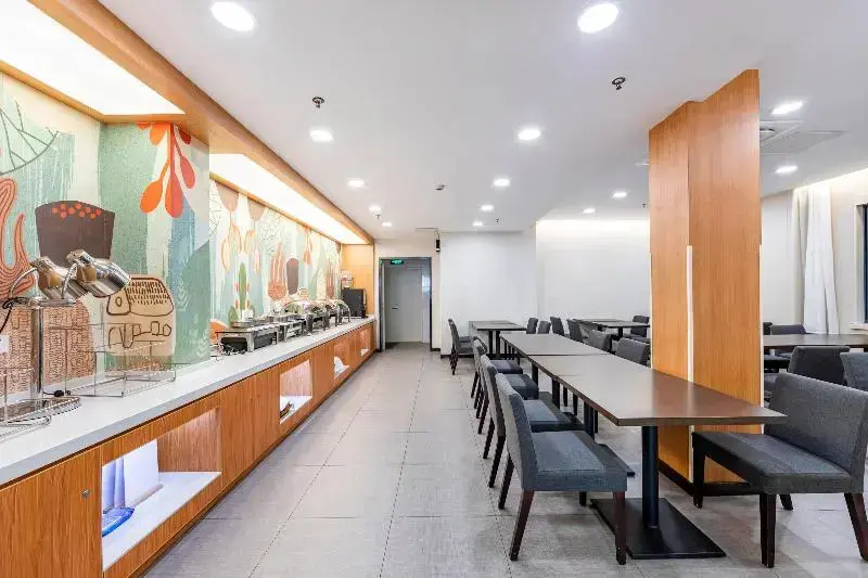 Шанхай: Hanting Hotel Shangnhai Xizang Bei Road Metro Station