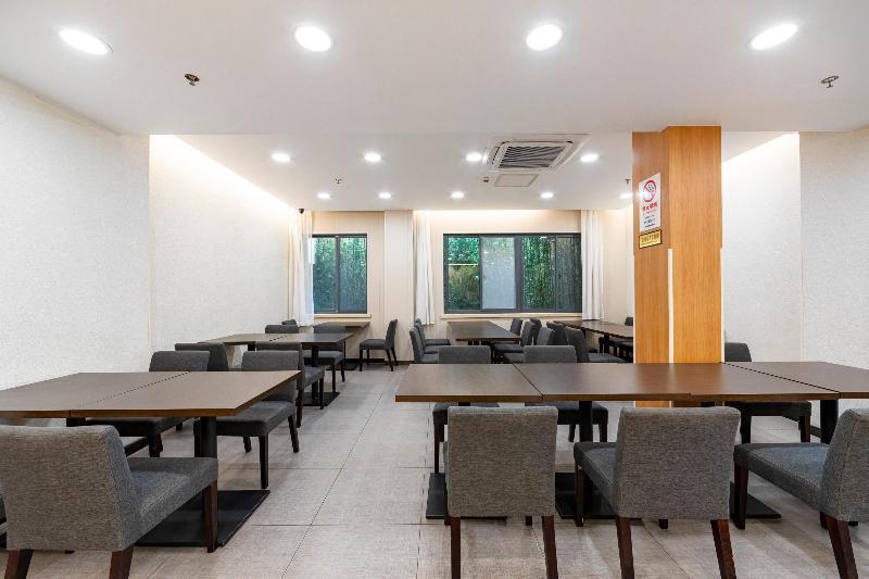 Шанхай: Hanting Hotel Shangnhai Xizang Bei Road Metro Station