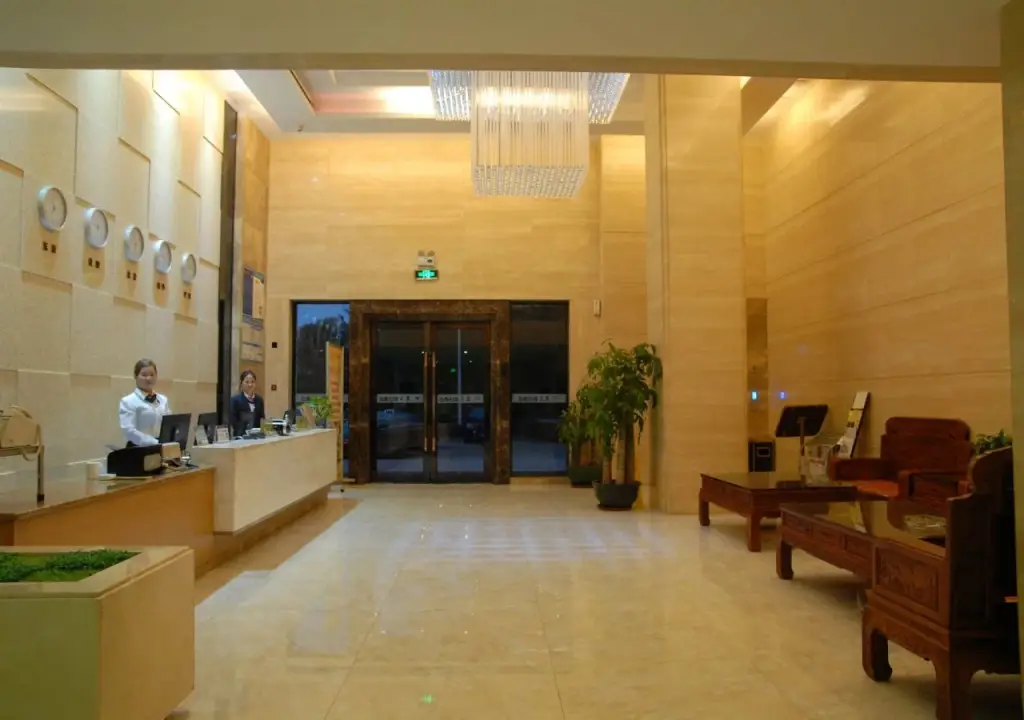 Homeinn Selected Hotel (Zhuhai Gongbei Huanyu City Shopping Center) — фото 1