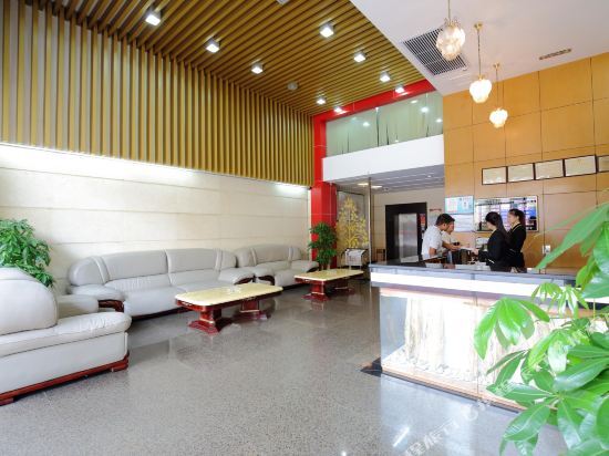 Чжуншань: Zhongshan Jinyi Hotel (City Rail Xiaolan Station)