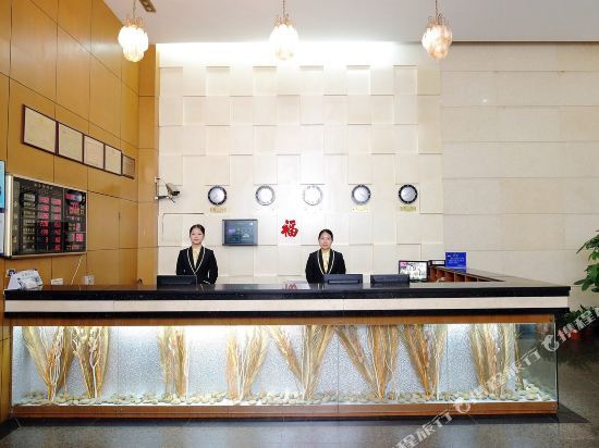 Чжуншань: Zhongshan Jinyi Hotel (City Rail Xiaolan Station)