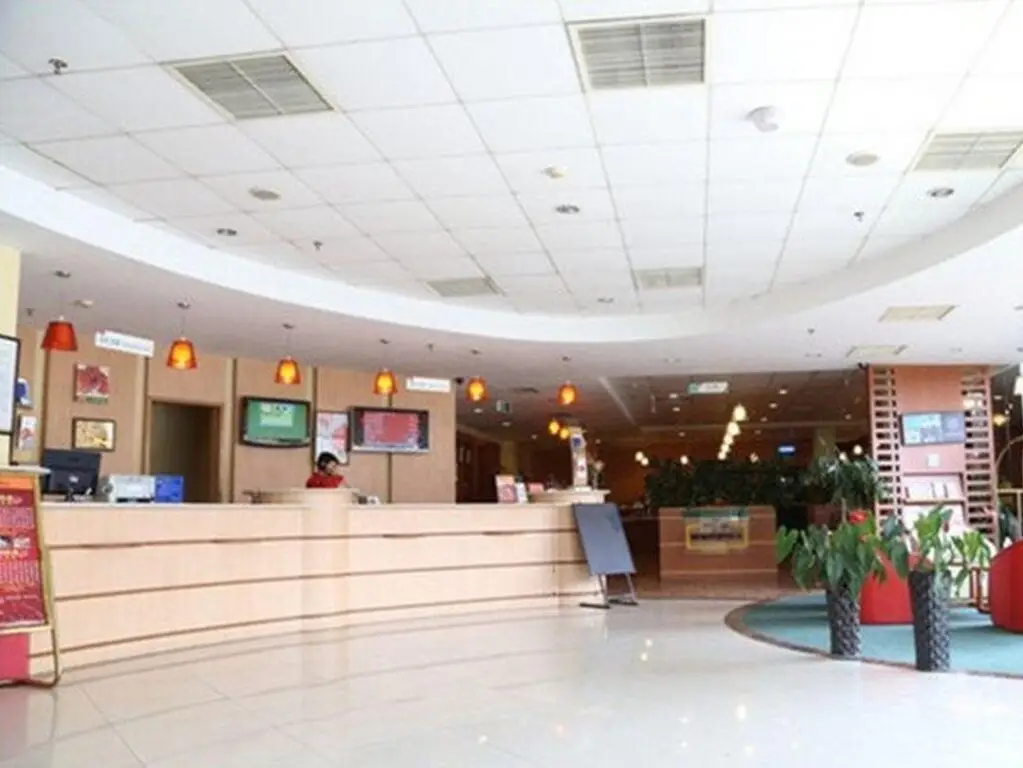 Ibis Hotel Zhongshan Huangpu — фото 1