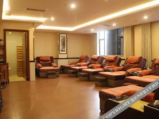 Чжуншань: Zhongshan Haolong Business Hotel