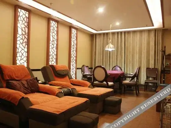 Чжуншань: Zhongshan Haolong Business Hotel