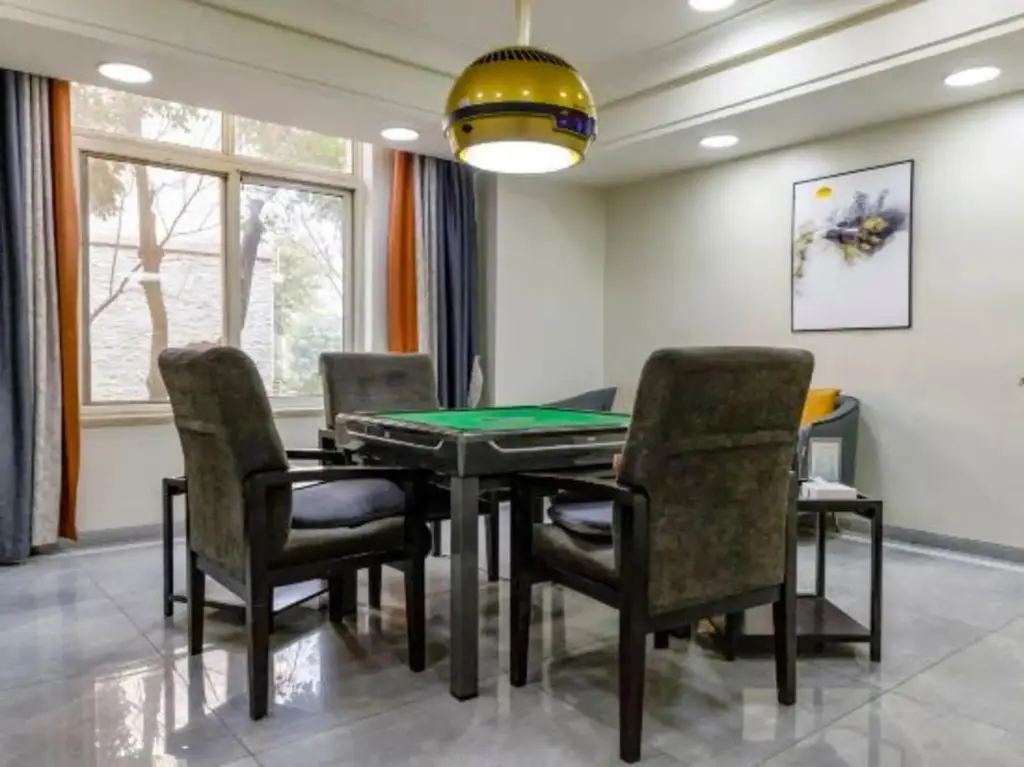 Beichuan Erma Holiday Hotel (Beichuan High School Shuadu Commercial Plaza) — фото 1