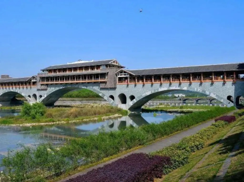 Мяньян: Beichuan Erma Holiday Hotel (Beichuan High School Shuadu Commercial Plaza)