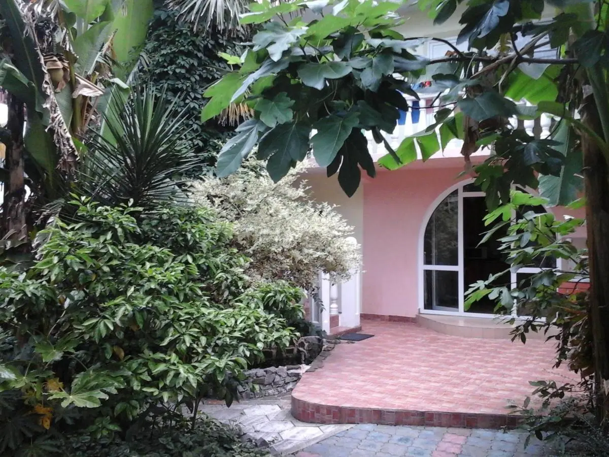 Красная Поляна: Guest house Atlantik