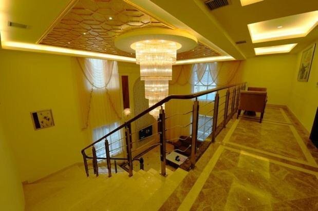Хуанган: Longtan Hotel