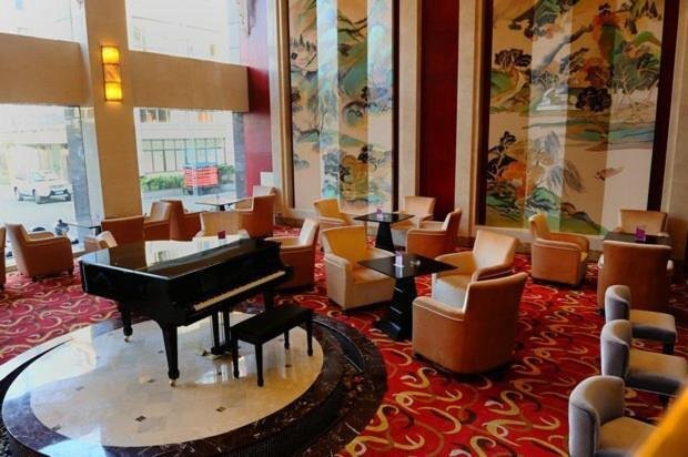 Хуанган: Longtan Hotel