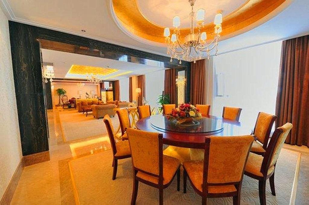 Хуанган: Longtan Hotel