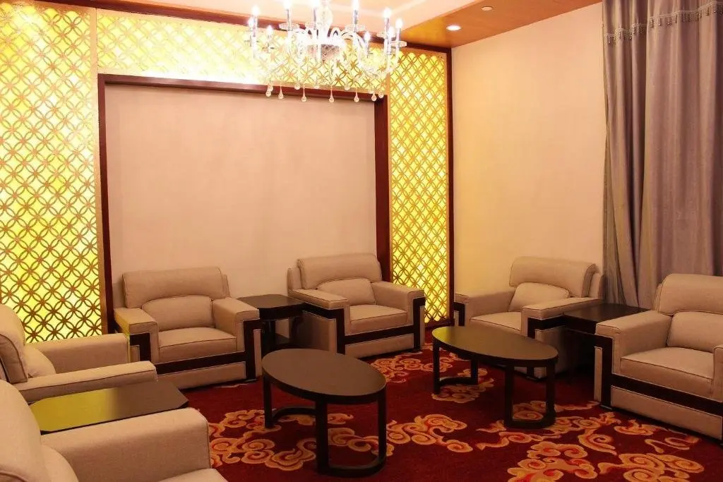 Хуанган: Longtan Hotel