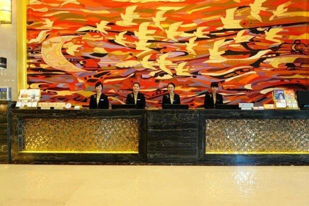 Хуанган: Longtan Hotel