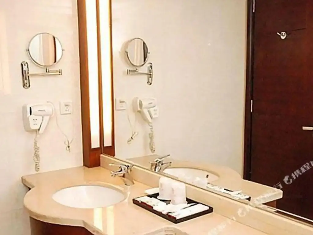 Plato Holiday Hotel — фото 1