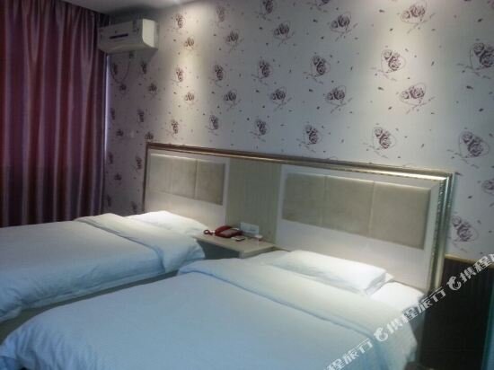 Сянфань: Sihai Yijia Hotel (Huazhong Guangcai Market Tianrun Auto City)