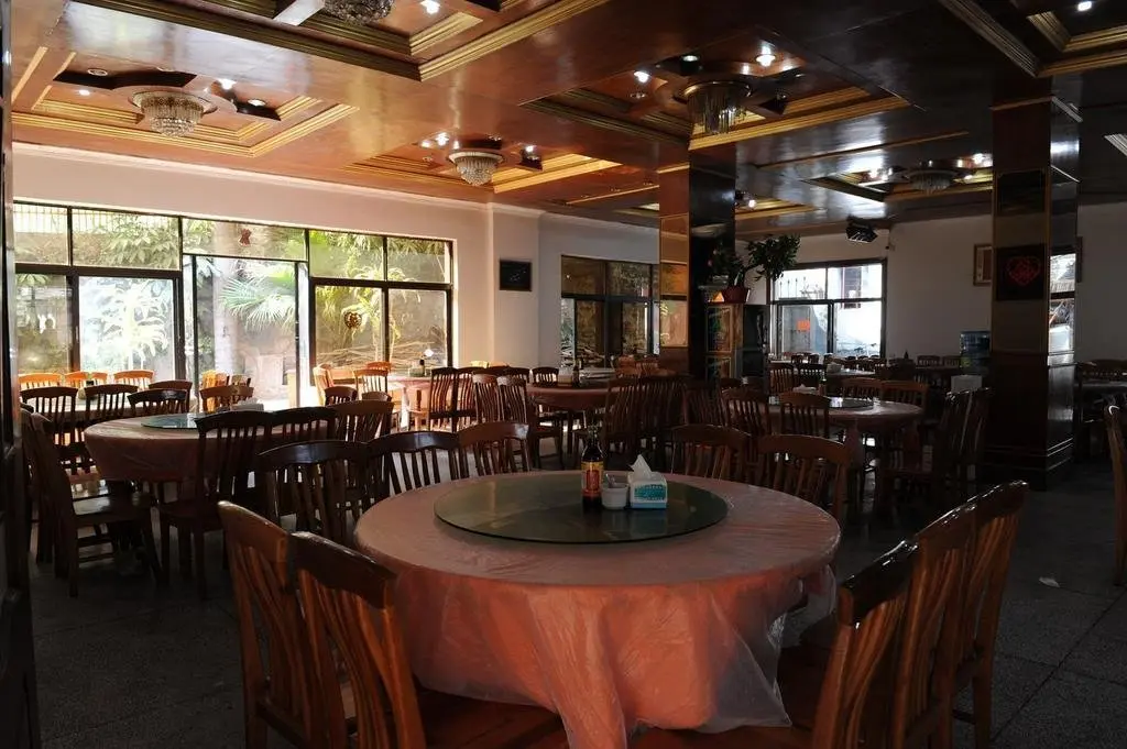 Дэхун: IU Hotel Ruili Nanmao Street