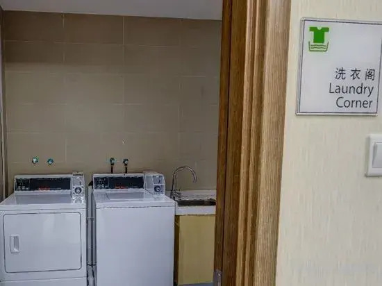 Шанхай: New Jinqiao Holiday Apartment