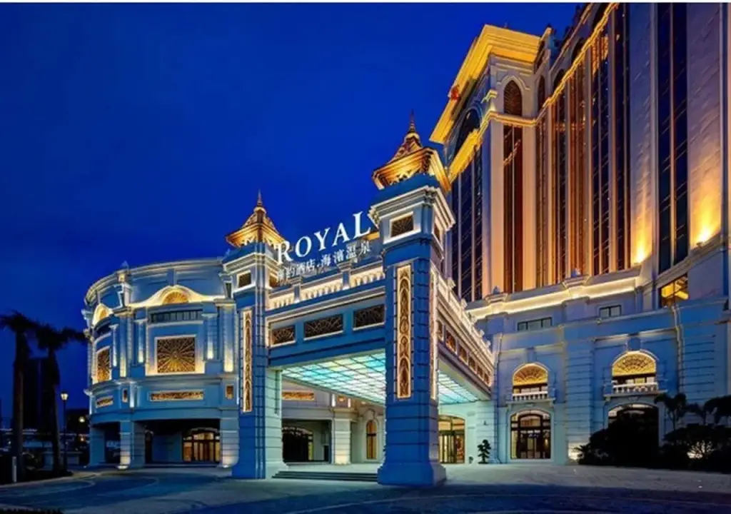 Royal Seaside Resort Hotel — фото 1