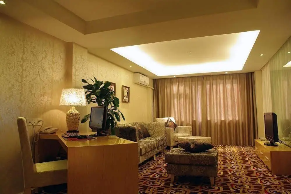 Yijin Business Hotel — фото 1