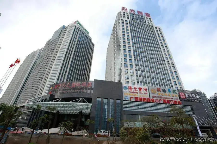 Grand Soluxe International Hotel — фото 1