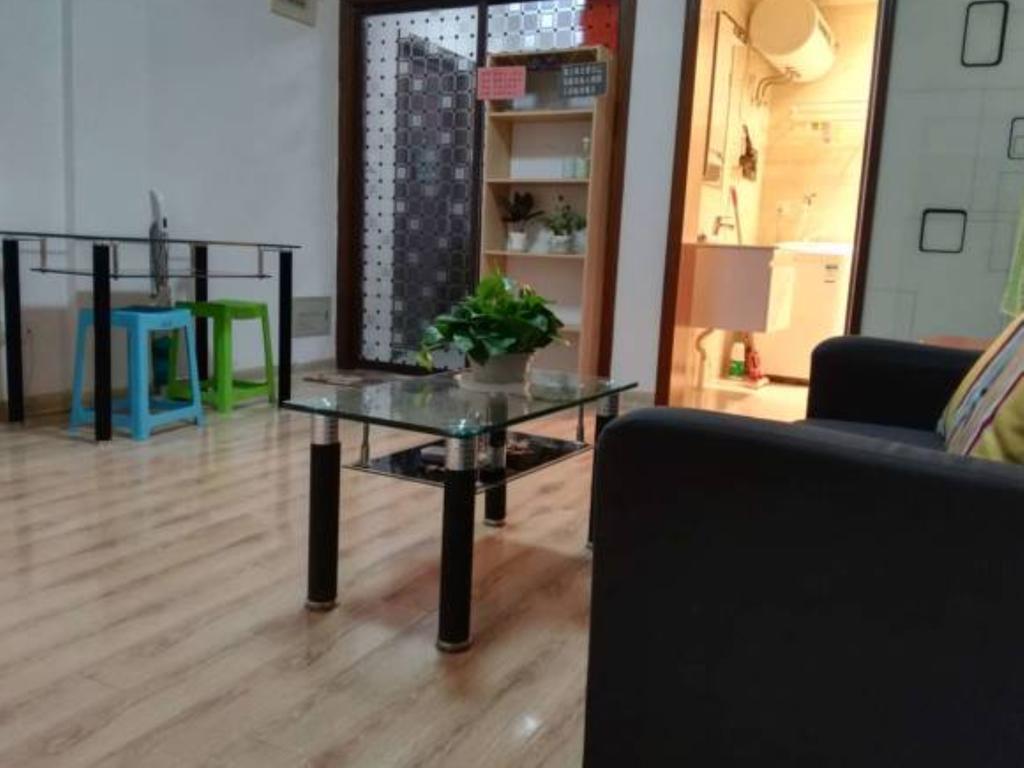 Шанхай: Nanjing Road Pedestrian Road Apartment