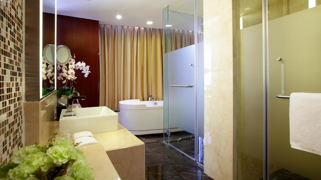 Яньтай: Crowne Plaza Yantai Seaview by IHG