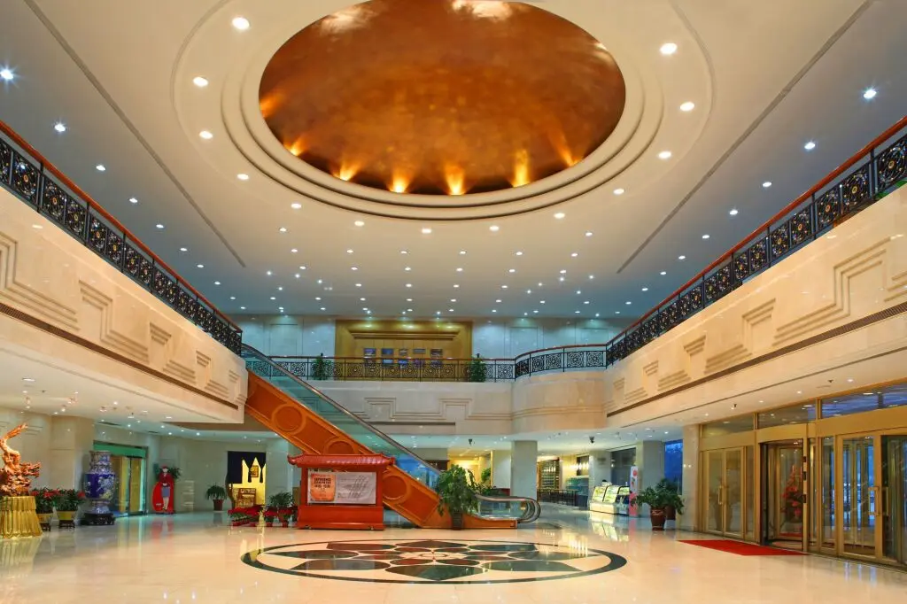 Далянь: Dalian East Hotel