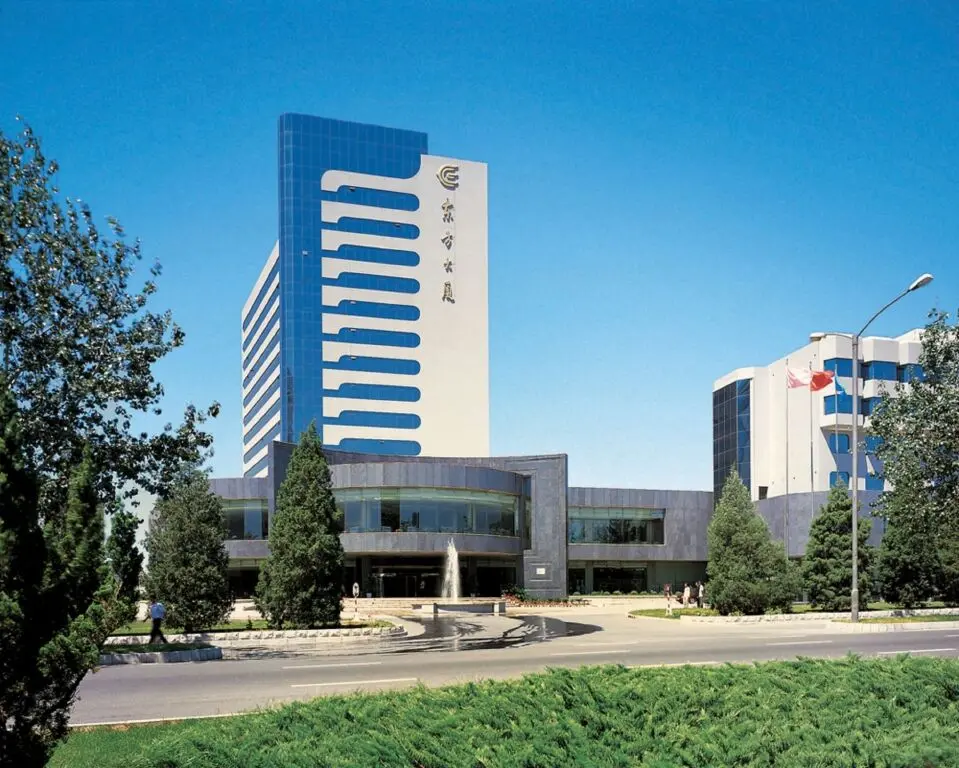 Далянь: Dalian East Hotel