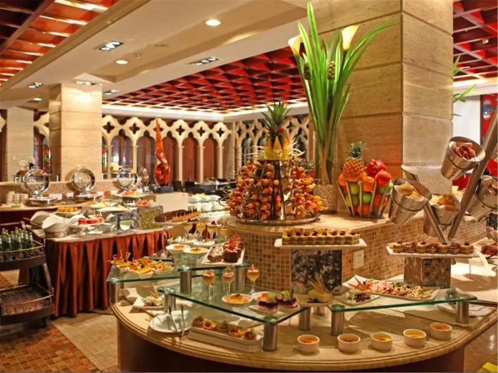 Далянь: Dalian East Hotel