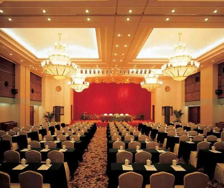 Нинбо: New Century Hotel Ninghai