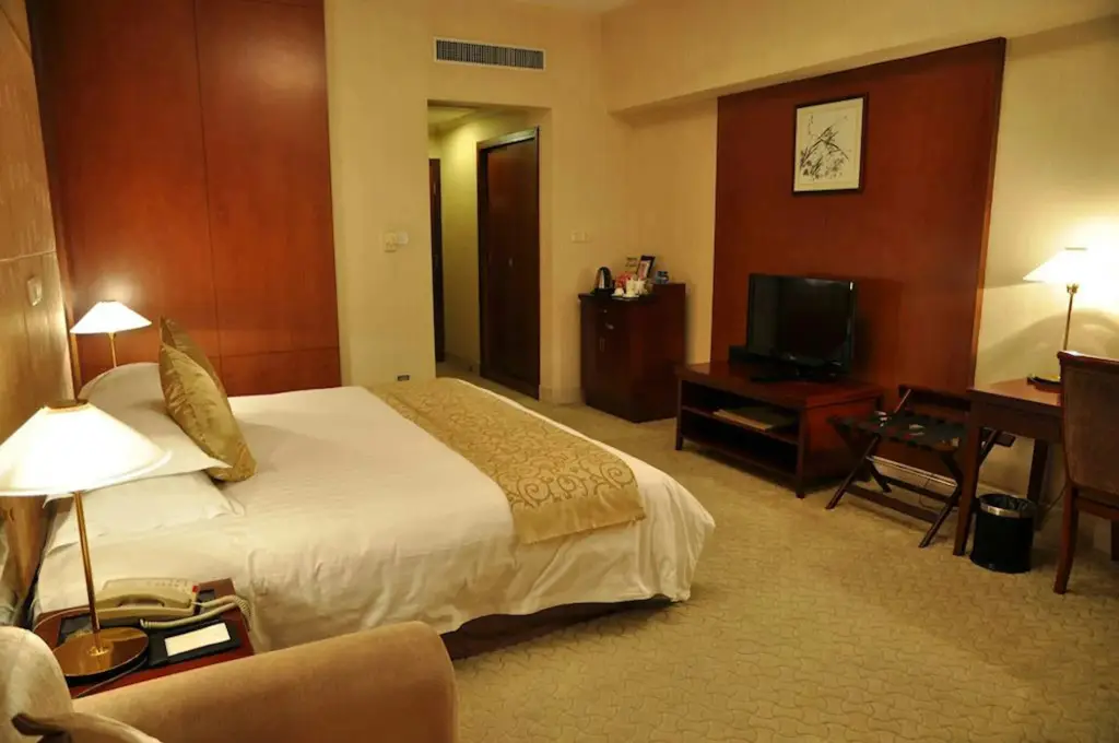 Нинбо: New Century Hotel Ninghai