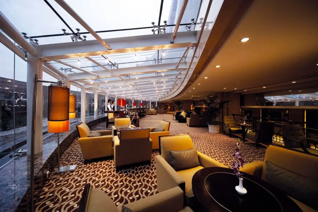 Ханчжоу: New Century Grand Hotel Hangzhou