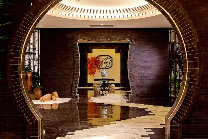 Ханчжоу: New Century Grand Hotel Hangzhou