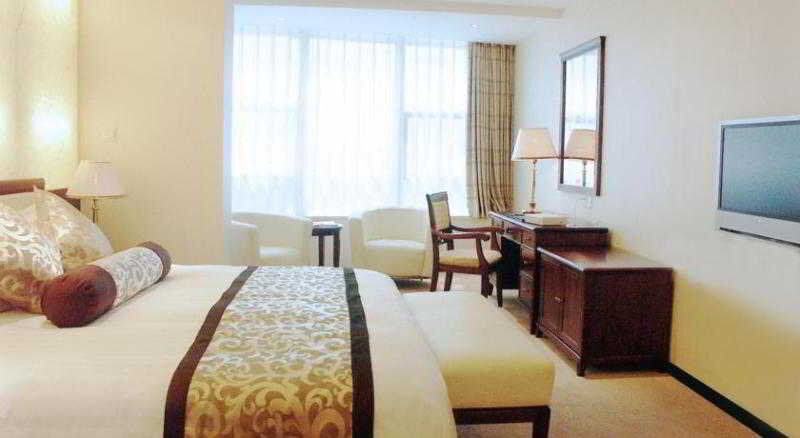 Шанхай: Shanghai Ccecc Plaza Hotel (Former Ramada Zhabei)
