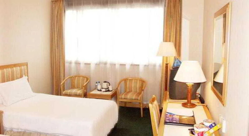 Шанхай: Shanghai Ccecc Plaza Hotel (Former Ramada Zhabei)