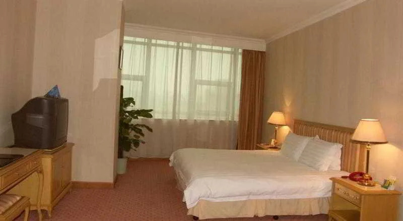 Шанхай: Shanghai Ccecc Plaza Hotel (Former Ramada Zhabei)