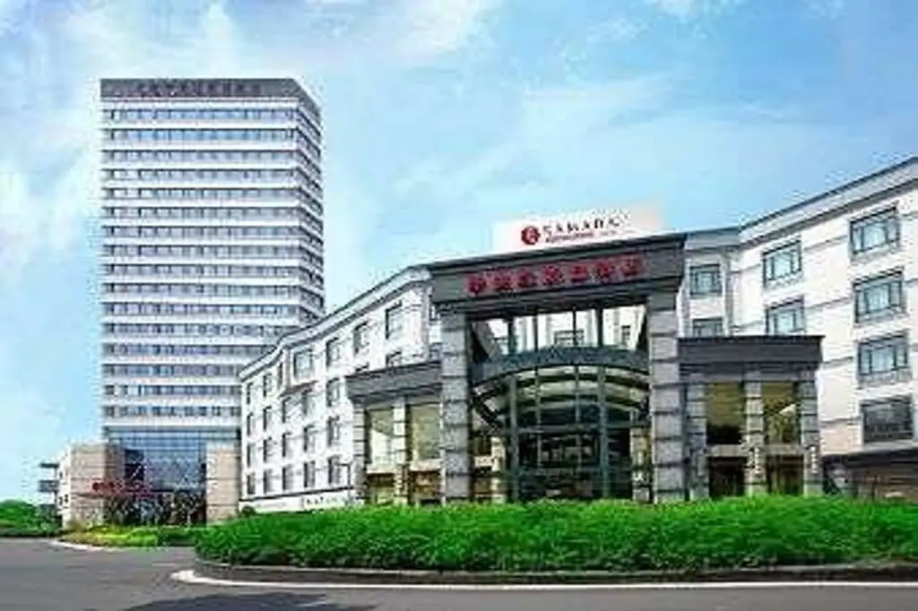 Ramada Plaza Caohejing — фото 1