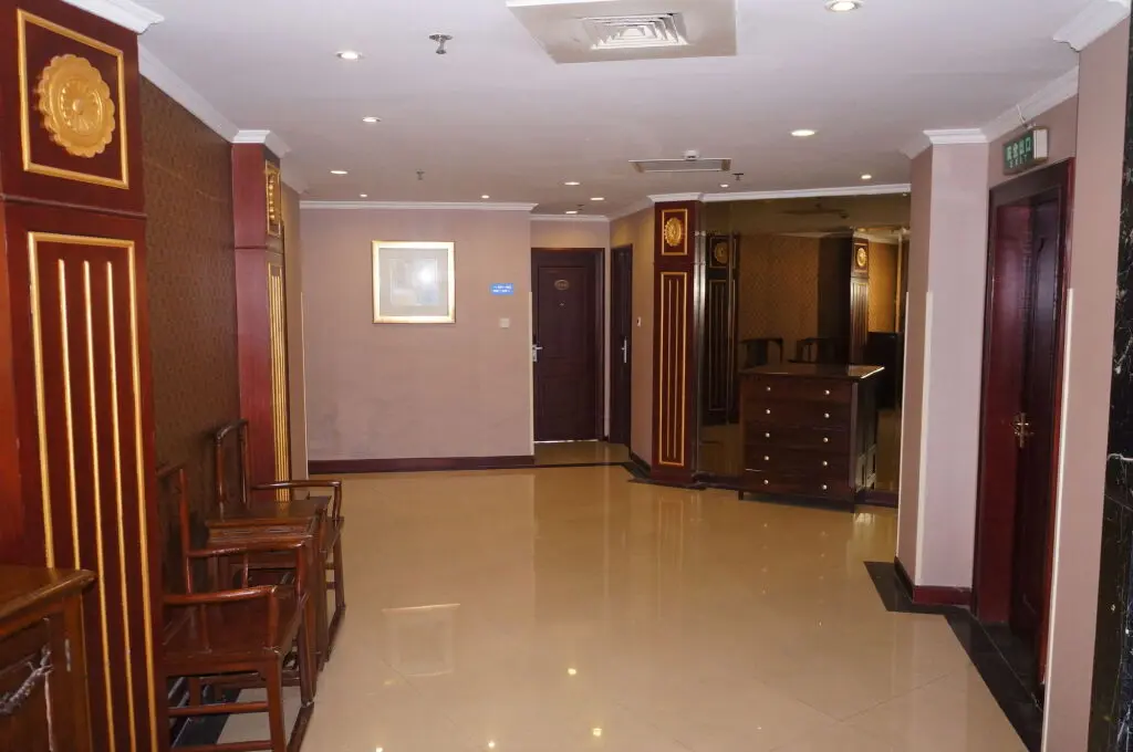 Шанхай: Seventh Heaven Hotel