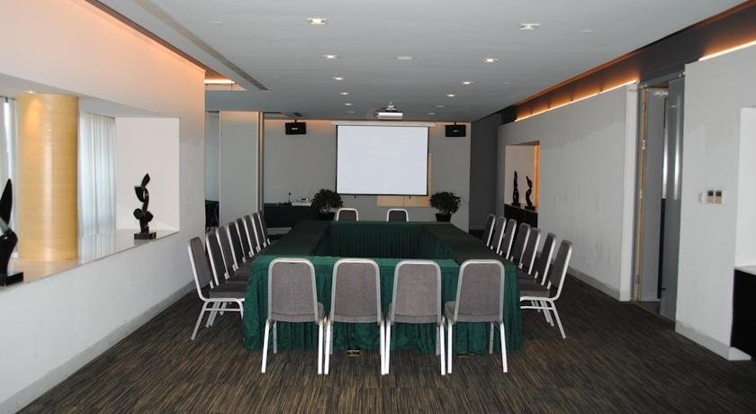 Шанхай: Holiday Inn Express Shanghai Pudong Airport