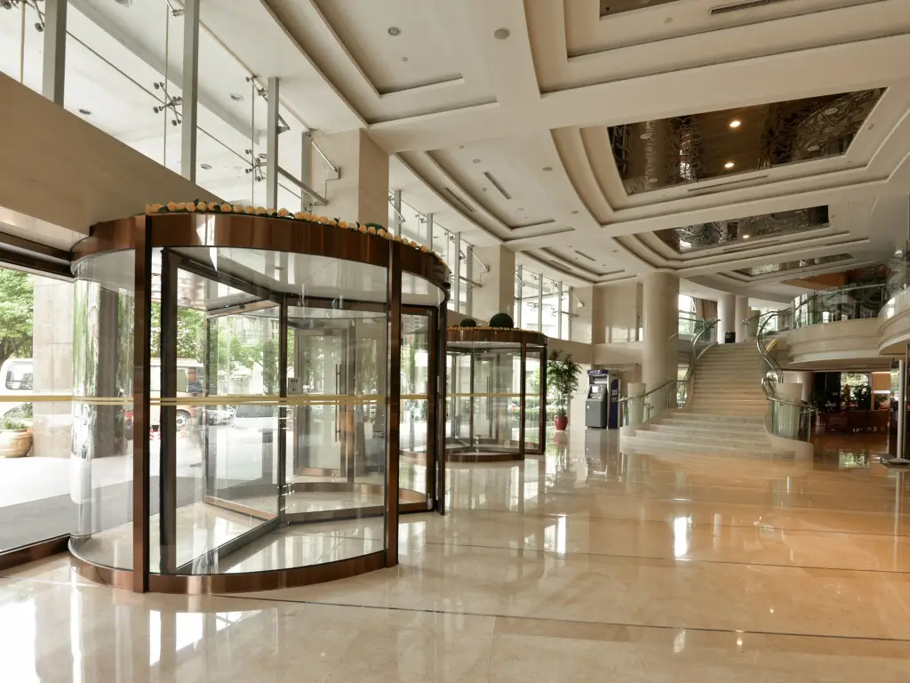 Regal Jinfeng Hotel — фото 1