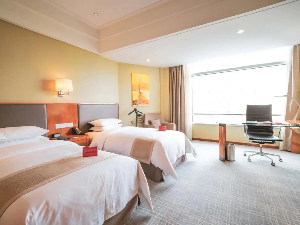 Шанхай: Отель Ramada Plaza by Wyndham Shanghai Pudong Airport