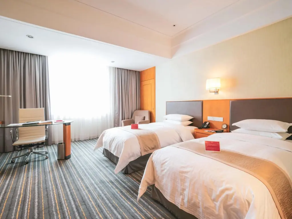 Шанхай: Отель Ramada Plaza by Wyndham Shanghai Pudong Airport