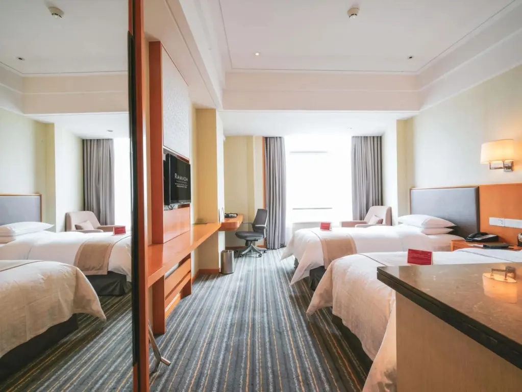 Шанхай: Отель Ramada Plaza by Wyndham Shanghai Pudong Airport