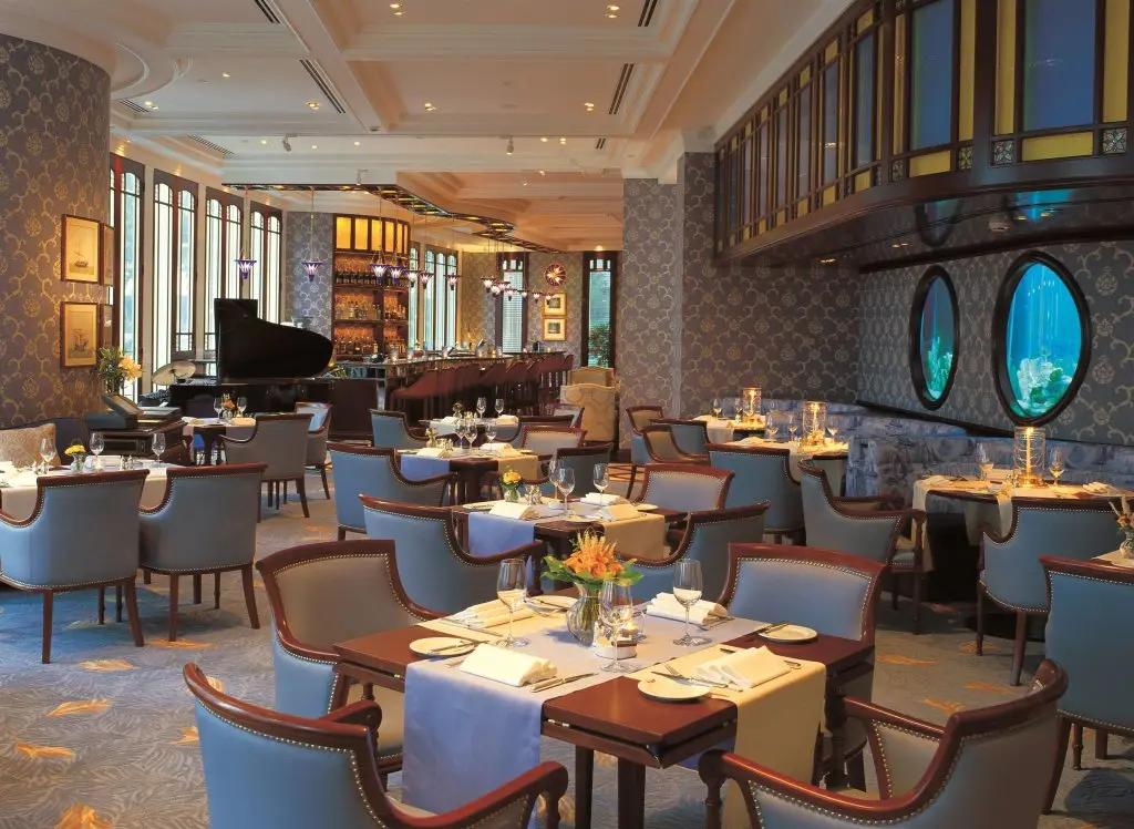Гонконг: Island Shangri-La, Hong Kong