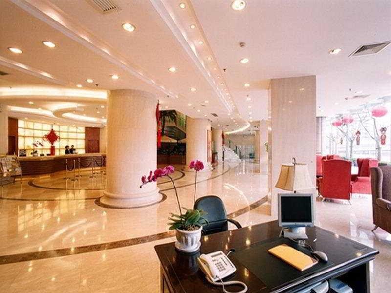 Шанхай: HengSheng Peninsula International
