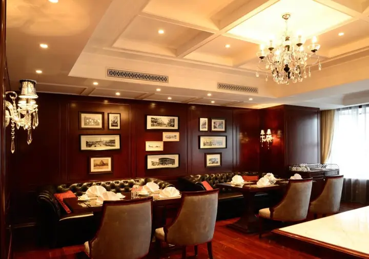 Шанхай: The Bund Riverside Hotel