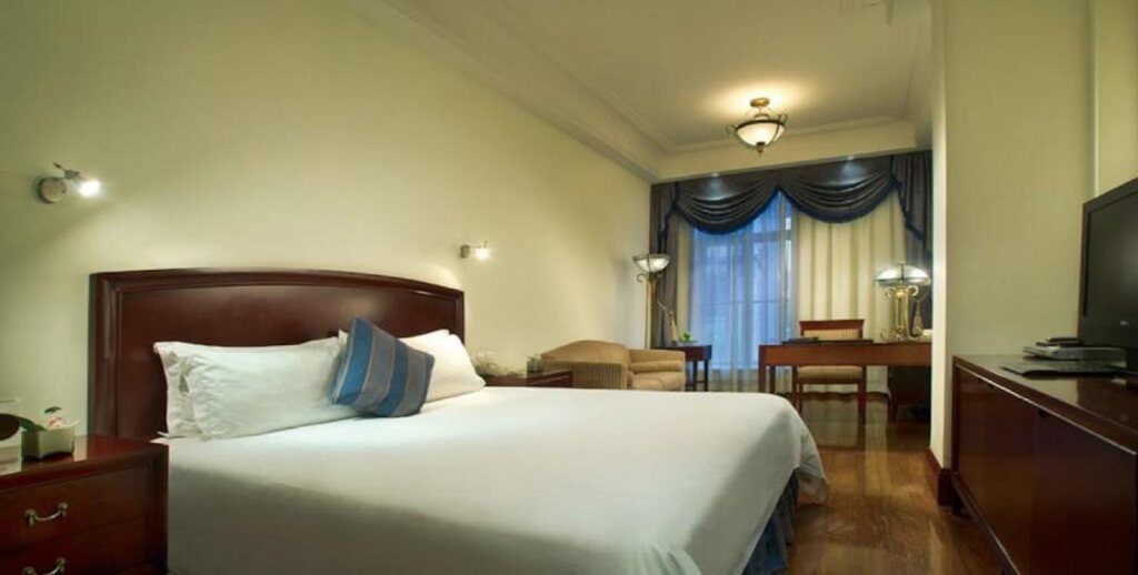 Astor House Hotel — фото 1