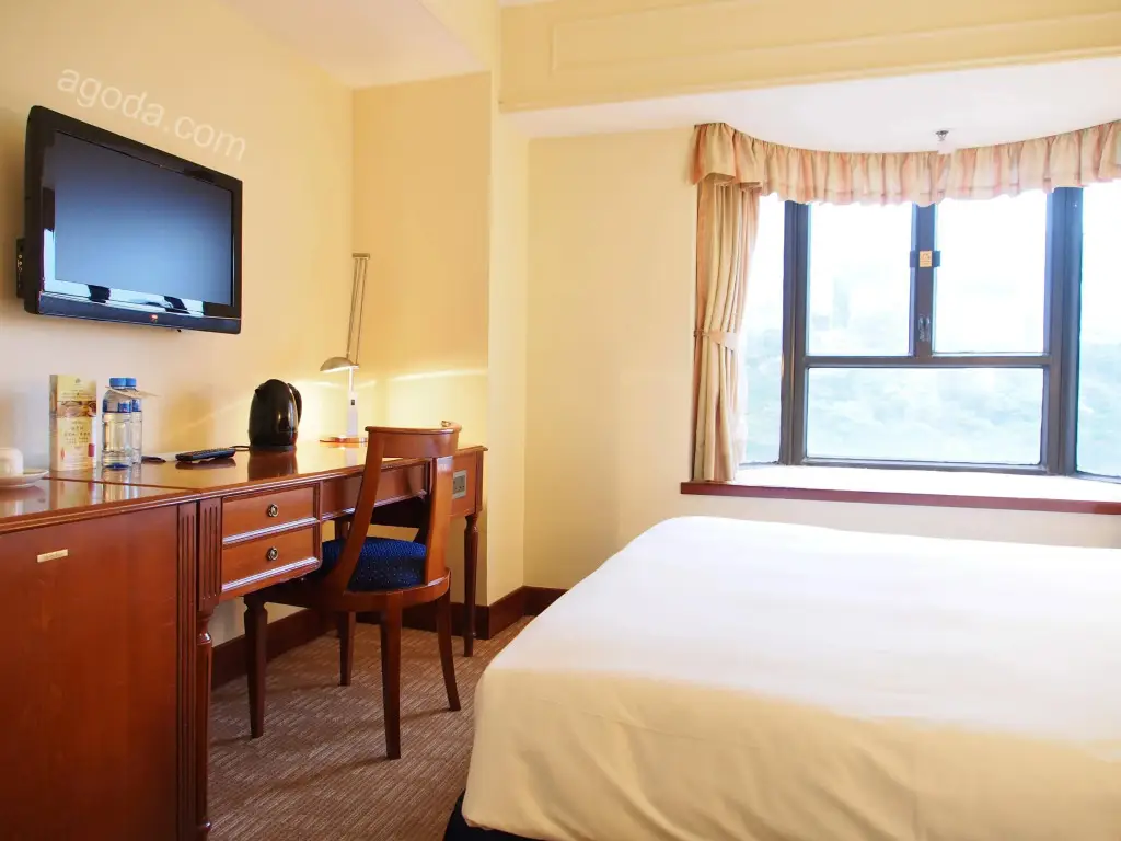 Гонконг: The Emperor (Happy Valley) Hotel