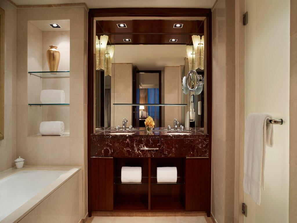 Шанхай: The Portman Ritz-Carlton, Shanghai
