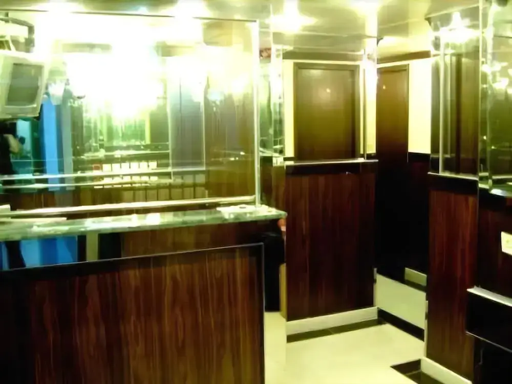 Oriental Pearl Budget Hotel — фото 1